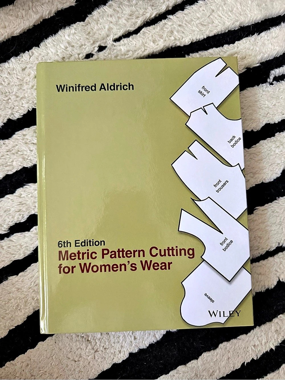 Metric Pattern Cutting Sewing Pattern Book